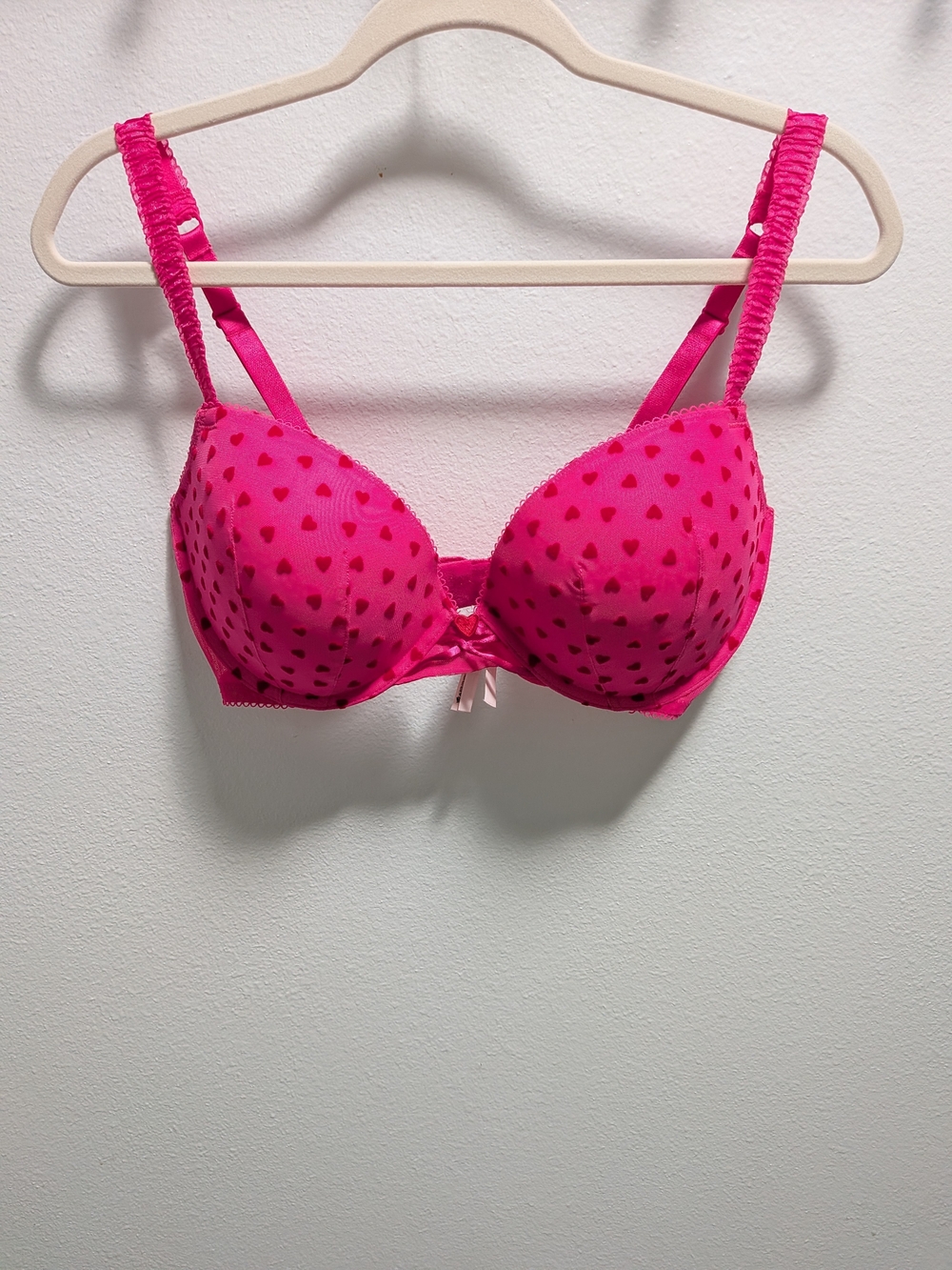 Victoria's Secret Fuchsia Heart-Print Bra 36DD